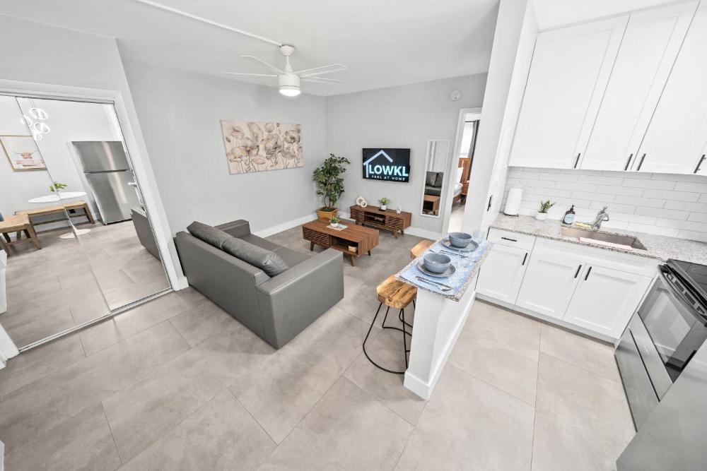 Superior One Bedroom Queen with Kitchen and Sofa Bed interior